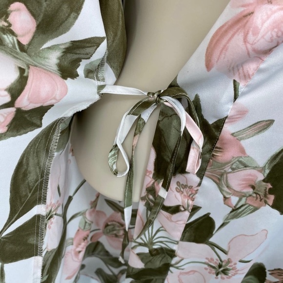 Victoria's Secret floral robe - Picture 5 of 6